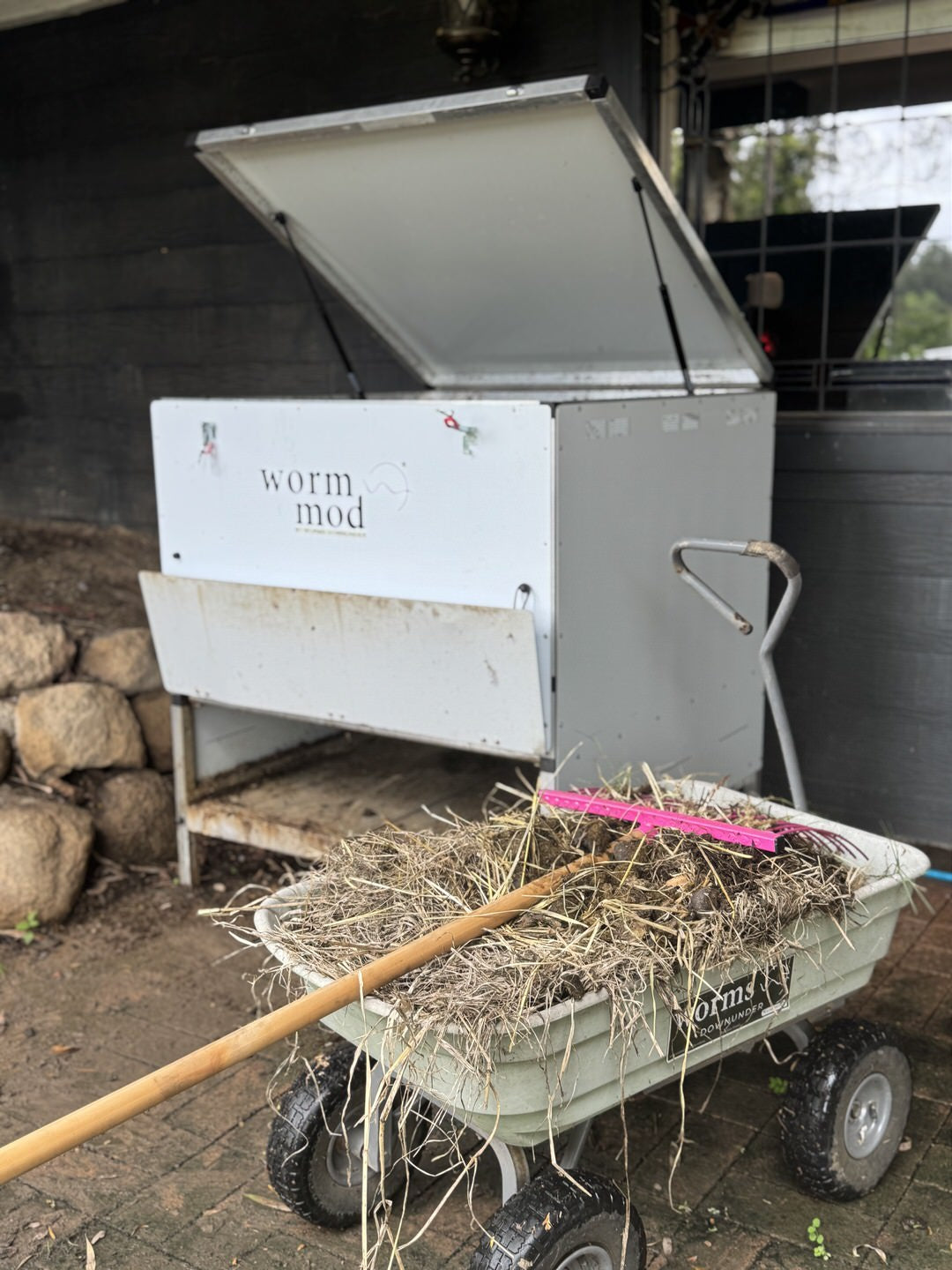 worm-mod-being-harvested